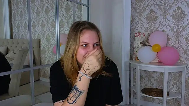 Snapshot of EngelCoombs chatting on 12-12-24, 01:21 EngelCoombs online show from 12-12-24, 01:21