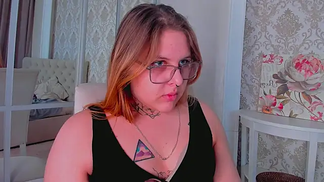 Snapshot of EngelCoombs chatting on 12-14-24, 08:51 EngelCoombs online show from 12-14-24, 08:51