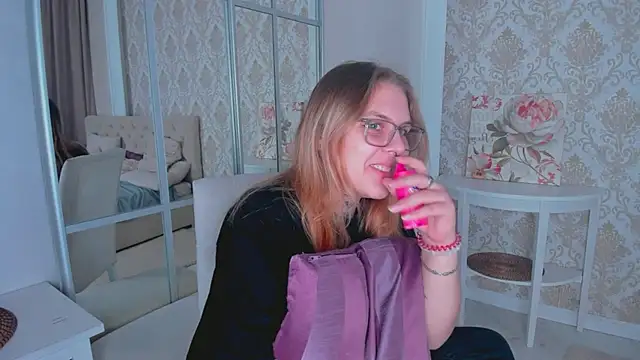 Snapshot of EngelCoombs chatting on 12-12-24, 10:20 EngelCoombs online show from 12-12-24, 10:20