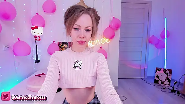 AstridHotty online show from 04-15-26, 07:36