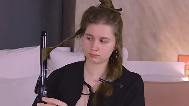 EllieHayes online show from 03-12-26, 09:30