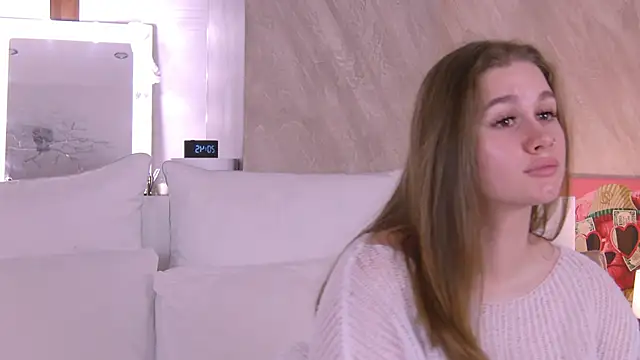 EllieHayes online show from 12-22-25, 05:46