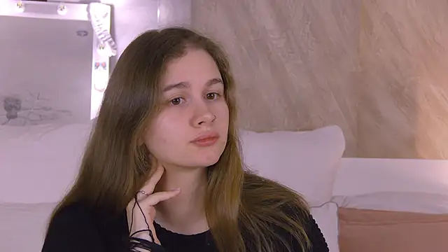 EllieHayes online show from 03-05-26, 01:13