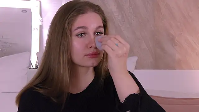 EllieHayes online show from 11-15-25, 06:12