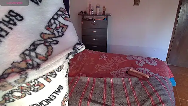 Snapshot of Sweet_c4mer0n chatting on 10-18-25, 11:23 Sweet c4mer0n online show from 10-18-25, 11:23