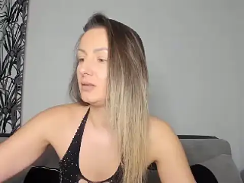 Snapshot of AudreyJoy chatting on 02-16-25, 01:14 AudreyJoy online show from 02-16-25, 01:14