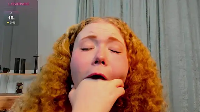 Snapshot of CateDale chatting on 03-16-25, 07:17 CateDale online show from 03-16-25, 07:17