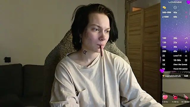 esajukyy online show from 02-26-26, 03:12