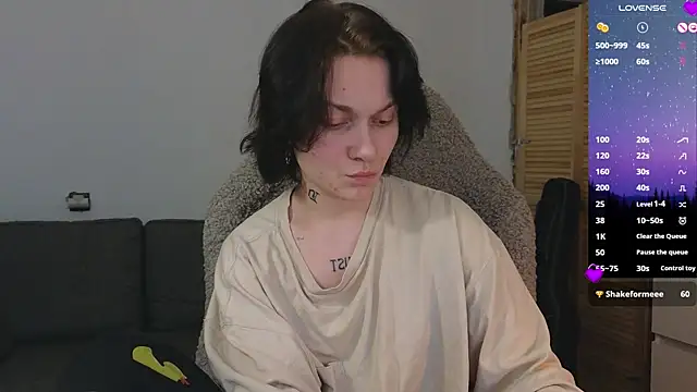 Snapshot of esajukyy chatting on 04-20-26, 04:30 esajukyy online show from 04-20-26, 04:30