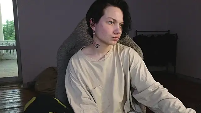 Snapshot of esajukyy chatting on 06-12-26, 02:48 esajukyy online show from 06-12-26, 02:48