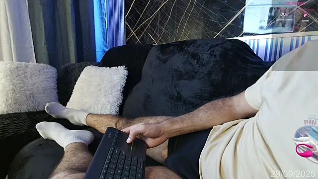 Snapshot of BEN_BLAZE chatting on 09-29-25, 08:10 BEN BLAZE online show from 09-29-25, 08:10