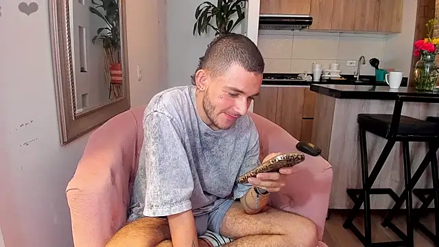 Snapshot of AbadSpears chatting on 03-22-25, 06:54 AbadSpears online show from 03-22-25, 06:54