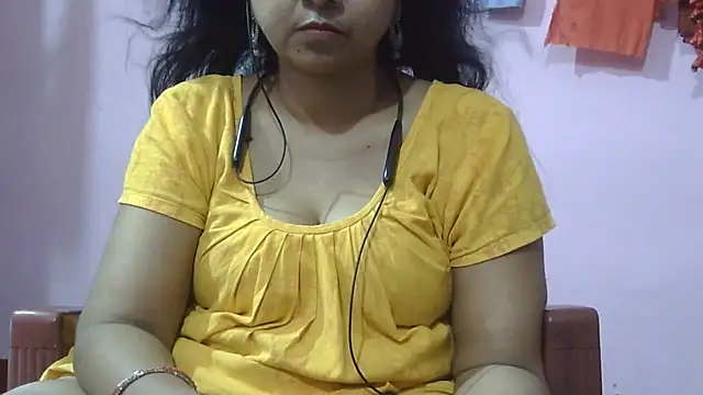 Snapshot of Suhana-sapna chatting on 06-15-26, 04:39 Suhana-sapna online show from 06-15-26, 04:39