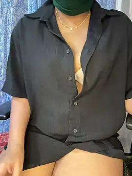 Snapshot of stylishpooja chatting on 12-12-24, 05:15 stylishpooja online show from 12-12-24, 05:15