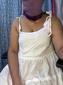 Snapshot of stylishpooja chatting on 12-19-24, 06:34 stylishpooja online show from 12-19-24, 06:34