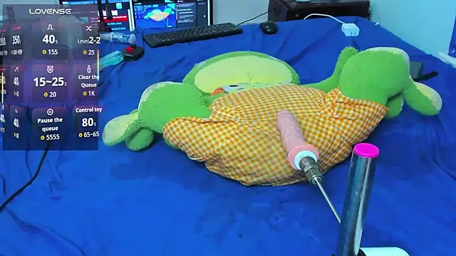 Snapshot of alexdesire chatting on 11-13-25, 01:04 alexdesire online show from 11-13-25, 01:04