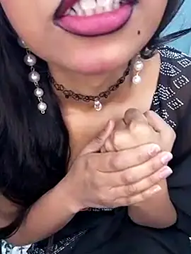 Snapshot of hinaa_khan chatting on 03-10-25, 07:18 hinaa khan online show from 03-10-25, 07:18