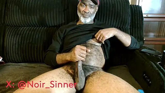 Snapshot of sinnernoir chatting on 06-25-26, 05:23 sinnernoir online show from 06-25-26, 05:23