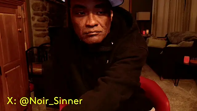 Snapshot of sinnernoir chatting on 10-06-25, 03:19 sinnernoir online show from 10-06-25, 03:19