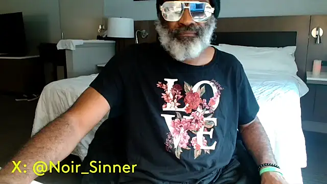 Snapshot of sinnernoir chatting on 09-24-25, 02:34 sinnernoir online show from 09-24-25, 02:34