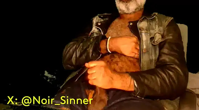 Snapshot of sinnernoir chatting on 02-09-25, 03:00 sinnernoir online show from 02-09-25, 03:00