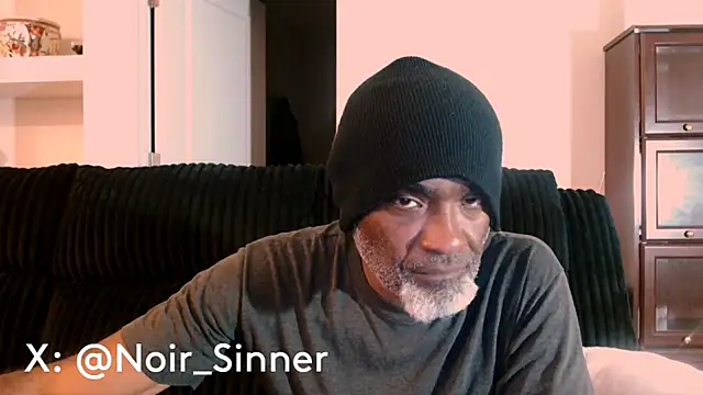 Snapshot of sinnernoir chatting on 06-17-26, 04:01 sinnernoir online show from 06-17-26, 04:01