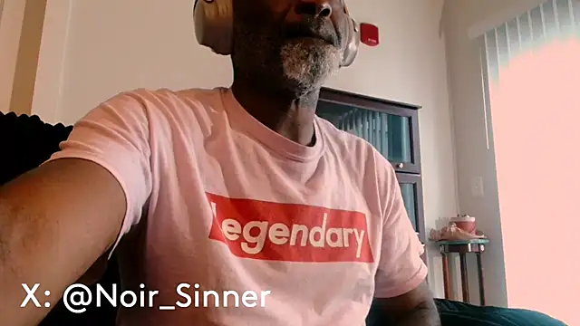 Snapshot of sinnernoir chatting on 06-18-26, 11:59 sinnernoir online show from 06-18-26, 11:59