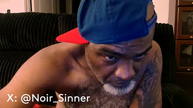 Snapshot of sinnernoir chatting on 06-12-26, 02:31 sinnernoir online show from 06-12-26, 02:31
