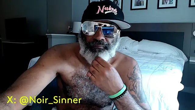 Snapshot of sinnernoir chatting on 09-23-25, 02:57 sinnernoir online show from 09-23-25, 02:57