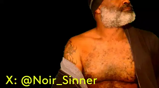 Snapshot of sinnernoir chatting on 01-31-25, 06:13 sinnernoir online show from 01-31-25, 06:13