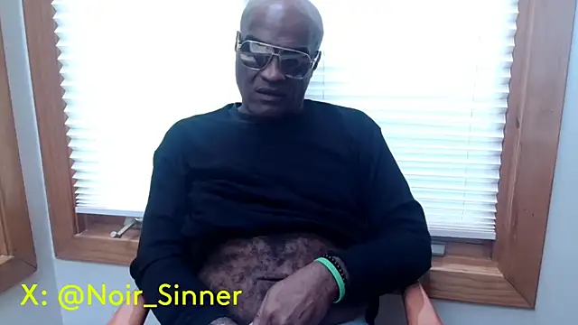 Snapshot of sinnernoir chatting on 10-02-25, 02:31 sinnernoir online show from 10-02-25, 02:31
