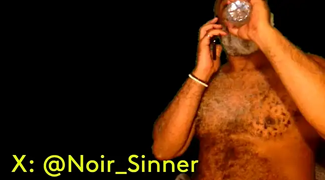Snapshot of sinnernoir chatting on 01-31-25, 04:48 sinnernoir online show from 01-31-25, 04:48