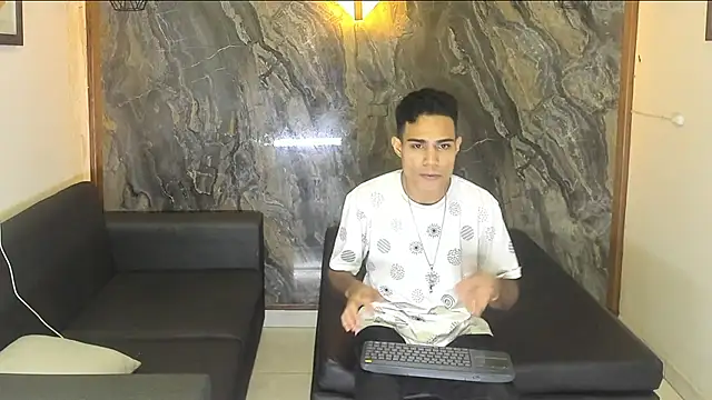 Duodreamhot online show from 01-18-25, 04:37