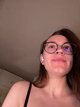Snapshot of Lilly_Soulmate chatting on 05-08-26, 03:10 Lilly Soulmate online show from 05-08-26, 03:10