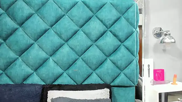 PENELOPELEWISs online show from 10-04-25, 07:59