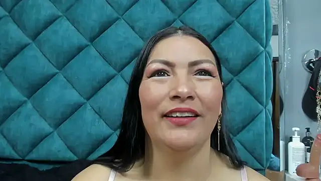 PENELOPELEWISs online show from 04-15-26, 01:55