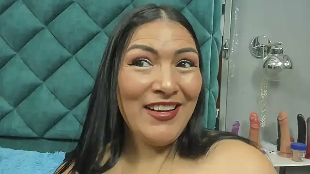 PENELOPELEWISs online show from 04-10-26, 12:17