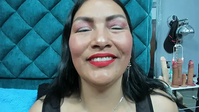 Snapshot of PENELOPELEWISs chatting on 05-07-26, 12:48 PENELOPELEWISs online show from 05-07-26, 12:48