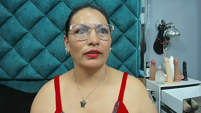 Snapshot of PENELOPELEWISs chatting on 05-18-26, 04:07 PENELOPELEWISs online show from 05-18-26, 04:07