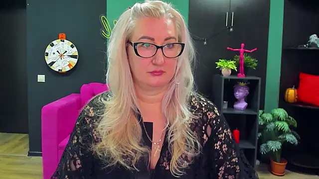 Snapshot of ChristyBrooks chatting on 02-25-25, 07:27 ChristyBrooks online show from 02-25-25, 07:27