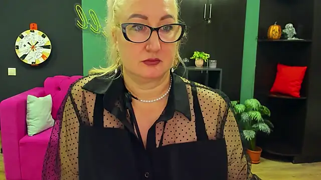 Snapshot of ChristyBrooks chatting on 03-17-25, 09:24 ChristyBrooks online show from 03-17-25, 09:24