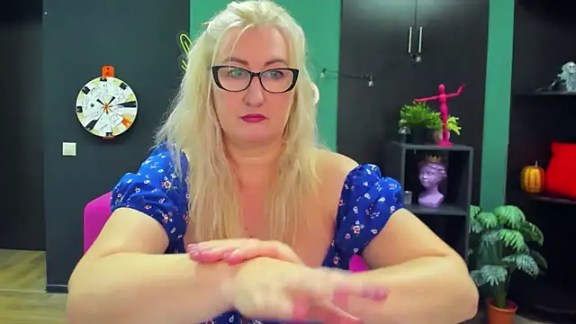 Snapshot of ChristyBrooks chatting on 02-21-25, 12:38 ChristyBrooks online show from 02-21-25, 12:38