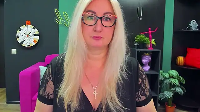 Snapshot of ChristyBrooks chatting on 02-19-25, 12:11 ChristyBrooks online show from 02-19-25, 12:11