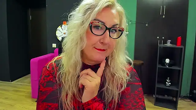 Snapshot of ChristyBrooks chatting on 09-18-25, 02:09 ChristyBrooks online show from 09-18-25, 02:09
