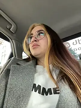 Snapshot of VikiDemi chatting on 12-15-25, 09:15 VikiDemi online show from 12-15-25, 09:15