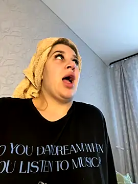 Snapshot of VikiDemi chatting on 10-01-25, 01:37 VikiDemi online show from 10-01-25, 01:37