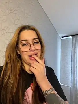 Snapshot of VikiDemi chatting on 09-28-25, 10:44 VikiDemi online show from 09-28-25, 10:44