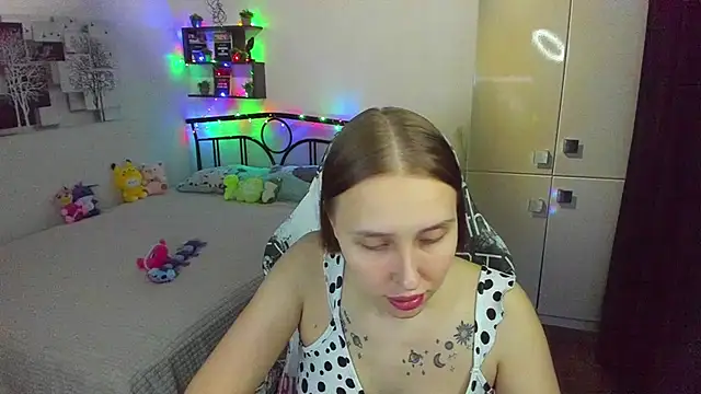 Snapshot of LinaTruly chatting on 04-22-26, 08:59 LinaTruly online show from 04-22-26, 08:59