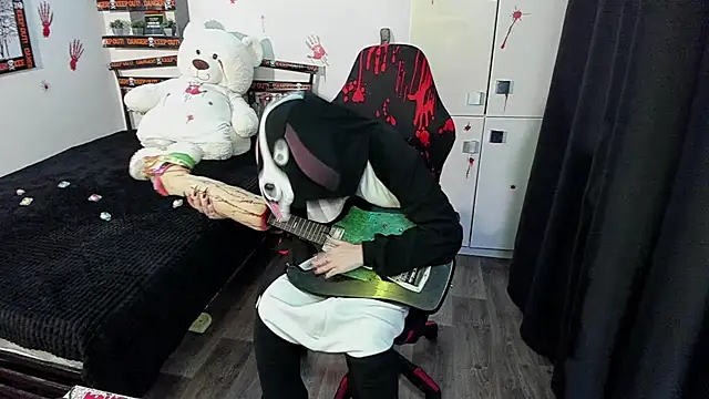 LinaTruly online show from 10-31-25, 09:54