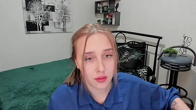 Snapshot of LinaTruly chatting on 03-04-25, 11:22 LinaTruly online show from 03-04-25, 11:22